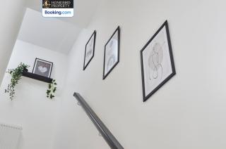 Luxurious 4Bedroom House By Homebird Property Management Short Lets & Serviced Accommodation Leeds With Private Parking, Garden & Patio Area - 7