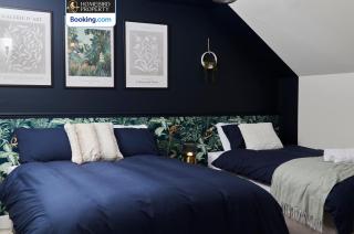 Luxurious 4Bedroom House By Homebird Property Management Short Lets & Serviced Accommodation Leeds With Private Parking, Garden & Patio Area - Leeds - 2