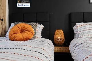 Luxurious 4Bedroom House By Homebird Property Management Short Lets & Serviced Accommodation Leeds With Private Parking, Garden & Patio Area - 2