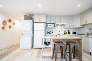 Cozy Mountain View Suite with Parking and Floor Heating for 4 - Burnaby - 6