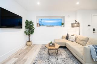 Cozy Mountain View Suite with Parking and Floor Heating for 4 - Burnaby - 5