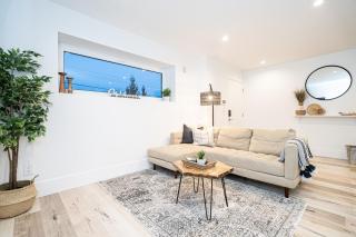 Cozy Mountain View Suite with Parking and Floor Heating for 4 - Burnaby - 3