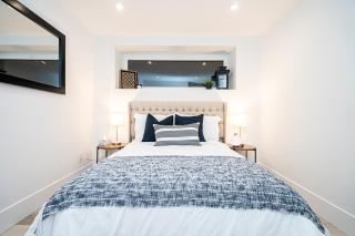 Cozy Mountain View Suite with Parking and Floor Heating for 4 - Burnaby - 2