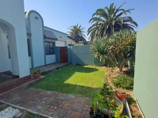 Sleeping Flamingo Guest House - 7