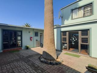 Sleeping Flamingo Guest House - 2