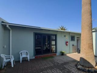 Sleeping Flamingo Guest House - 3