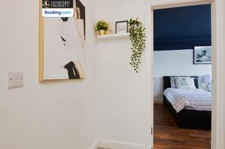 Cosy 4Bedroom House Near City Centre By Homebird Property Management Short Lets & Serviced Accommodation Leeds With Private Parking & Garden - Leeds - 4