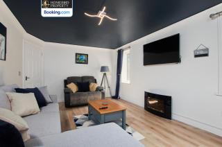 Cosy 4Bedroom House Near City Centre By Homebird Property Management Short Lets & Serviced Accommodation Leeds With Private Parking & Garden - 2