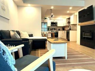 Cedar & Sage Suite - Cozy Retreat & Full Kitchen - 8