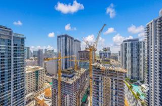 Modern 1-BD Condo in Downtown Miami City Views, Gym, Spa & Wellness - 2