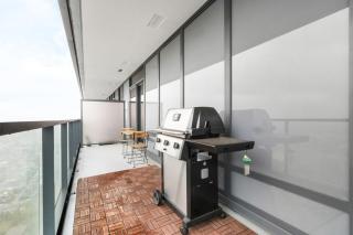 Brentwood 2BR Condo with City Views, Workspace and Parking for 6 - Burnaby - 4