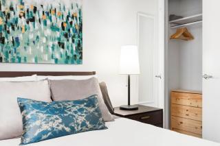 Brentwood 2BR Condo with City Views, Workspace and Parking for 6 - Burnaby - 3