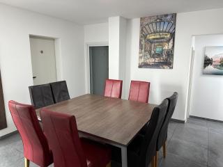 Im Tal 2 Haus - 2 WE, 5 SZ,3 Bäder, 11 Betten - Klimaanlage - 9