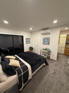 Modern Comfort in Long Bay near Beach & Cafes - 6