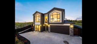 Modern Comfort in Long Bay near Beach & Cafes - 0