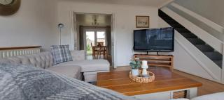 Generous 3 bed in the heart of the village - 7