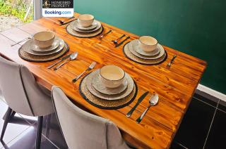 2 Large Bedroom House By Homebird Property Management Short Lets & Serviced Accommodation Leeds With Private Parking & Garden - Leeds - 4