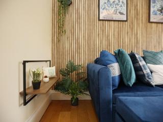 5bed3bath-privateParkingx4-Contractors - North Newton - 0