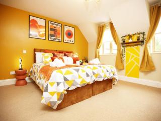 Stylish, 5BR House, 9BD, Private Parking, Contractors Stay, WiFi - 1