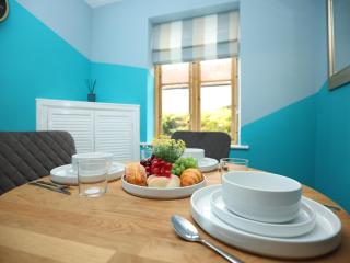 5 Bed - Private Parking x 4 - Contractors-WiFi - North Newton - 6