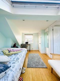 Large Double Room with Private Bathroom West Zone 3 Free Parking - London - 3