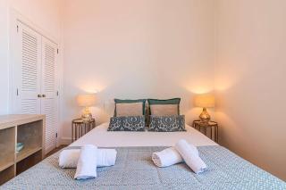 Classic, Modern Comfort in the Center of Lisbon - 1