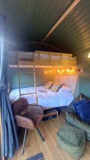 Shepherd's Huts -at- Chawton Park Bungalow - 4