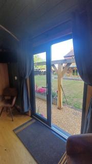 Shepherd's Huts -at- Chawton Park Bungalow - Alton - 2