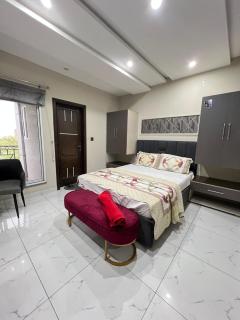 Eiffel View 1BHK Cozy Apartment - 9