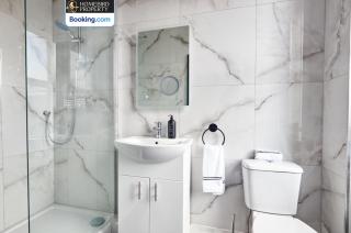 Beautiful 3BDR House By Homebird Property Management Short Lets & Serviced Accommodation Leeds With Free Parking & Free WiFi - Leeds - 3