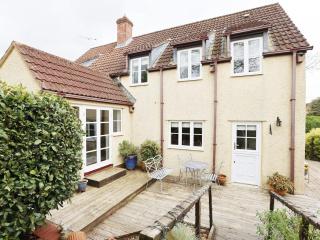 Elegant 5-Bedroom House, Sleeps 9, Secure Parking, Ideal for Work Stays - 2