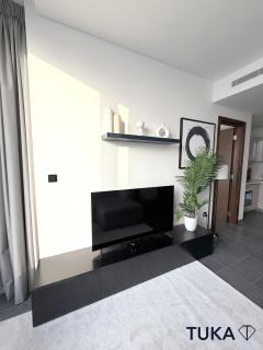 Lux - 2BR - Spacious - Burj Khalifa View - New Bld - 1