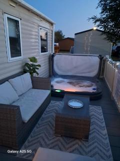 Luxury Hot Tub Caravan Tattershall - Tattershall - 0