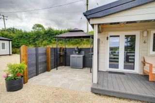 Luxury Log Cabin with Private Hot Tub & Sea Views - 4