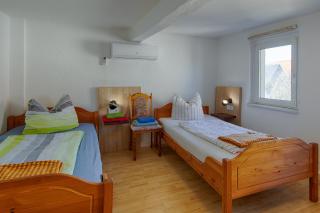 Memleben Lützower 10 - - 2