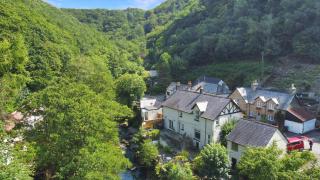 River Cottage in stunning location - 8