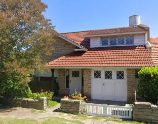 Chalet familiar en Los Troncos, a pasos de Playa Grande y Varese - 0