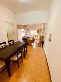 Chalet familiar en Los Troncos, a pasos de Playa Grande y Varese - 5