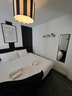 1 BR- Central - Free Parking - Limited - WiFi - - 2