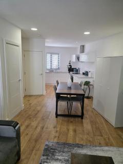 1 BR- Central - Free Parking - Limited - WiFi - - 7