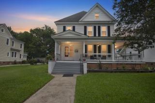 Historic Elegance in the Heart of Elizabeth City home - Elizabeth City - 0