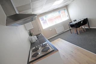 Modern Single-Floor Apartment - Sleeps 8 - 5