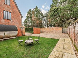 The Pool House - Uk48229 - 9