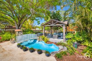 Luxury Retreat: Pool Games Basketball More - 8