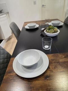Comfortable 2-Bed Flat, Guests 5, Central, Secure Parking Included - 7
