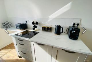 Pent House 2BR- Contractor Stay - Discounts - Sleeps 5 - Parking - - 7