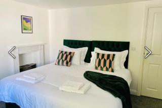 Pent House 2BR- Contractor Stay - Discounts - Sleeps 5 - Parking - - 1