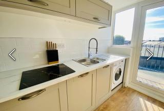 Pent House 2BR- Contractor Stay - Discounts - Sleeps 5 - Parking - - 2