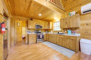 2 Mi to Marina and Beach Frye Island Retreat! - - 2