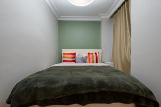 Spacious 3-Bedroom Central Apartment - 9